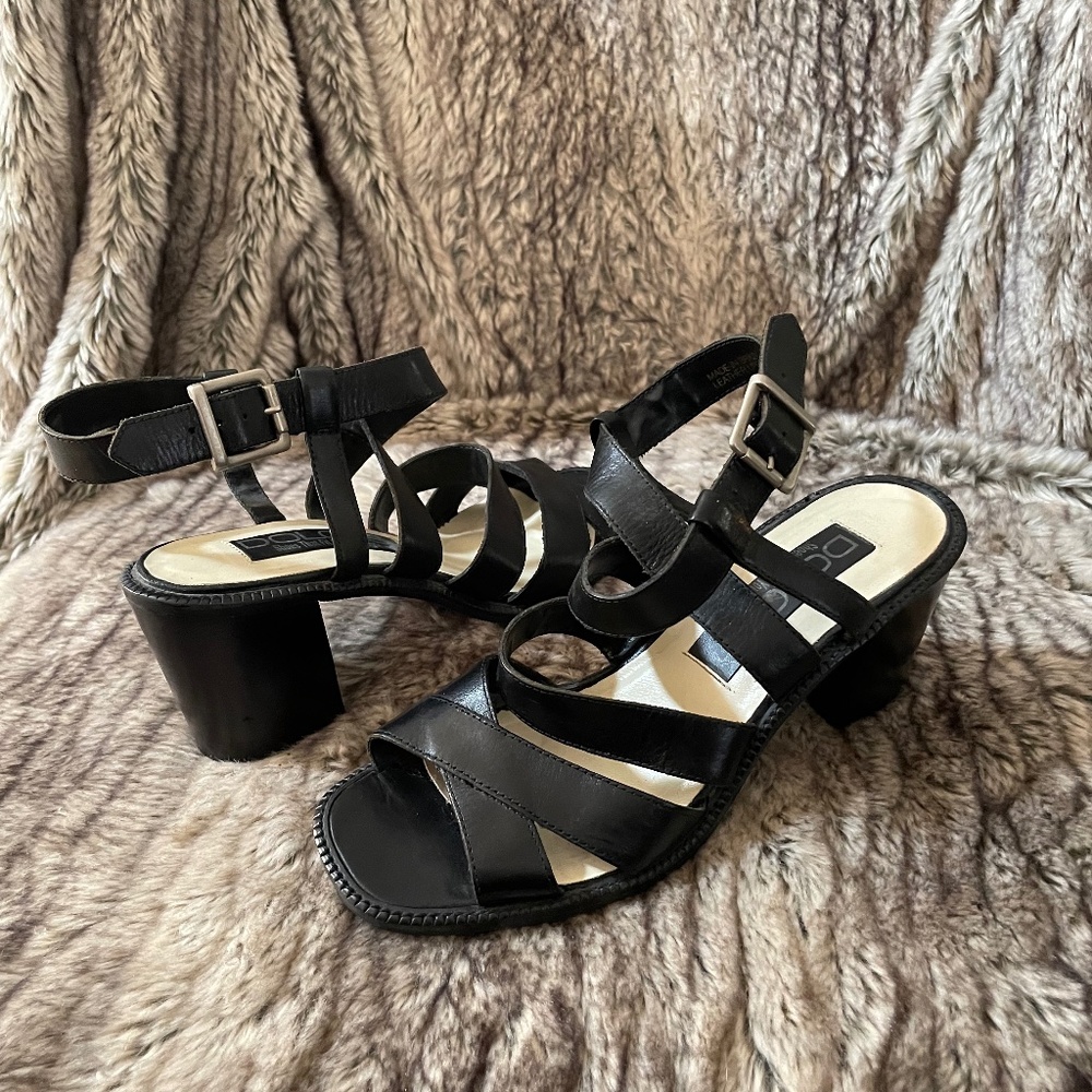 Black leather strappy shoe, square heel size 8 1/2